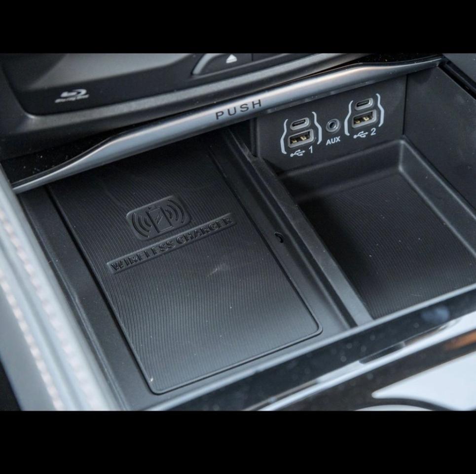 2024 Chrysler Pacifica Hybrid Pinnacle 2WD Photo