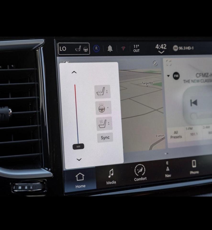 2024 Chrysler Pacifica Hybrid Pinnacle 2WD Photo