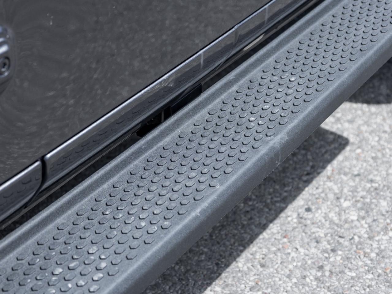 2025 Jeep Wrangler 4-Door SAHARA Photo4