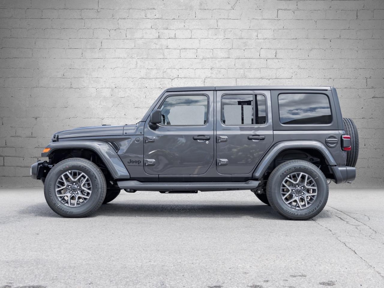 2025 Jeep Wrangler 4-Door SAHARA Photo2