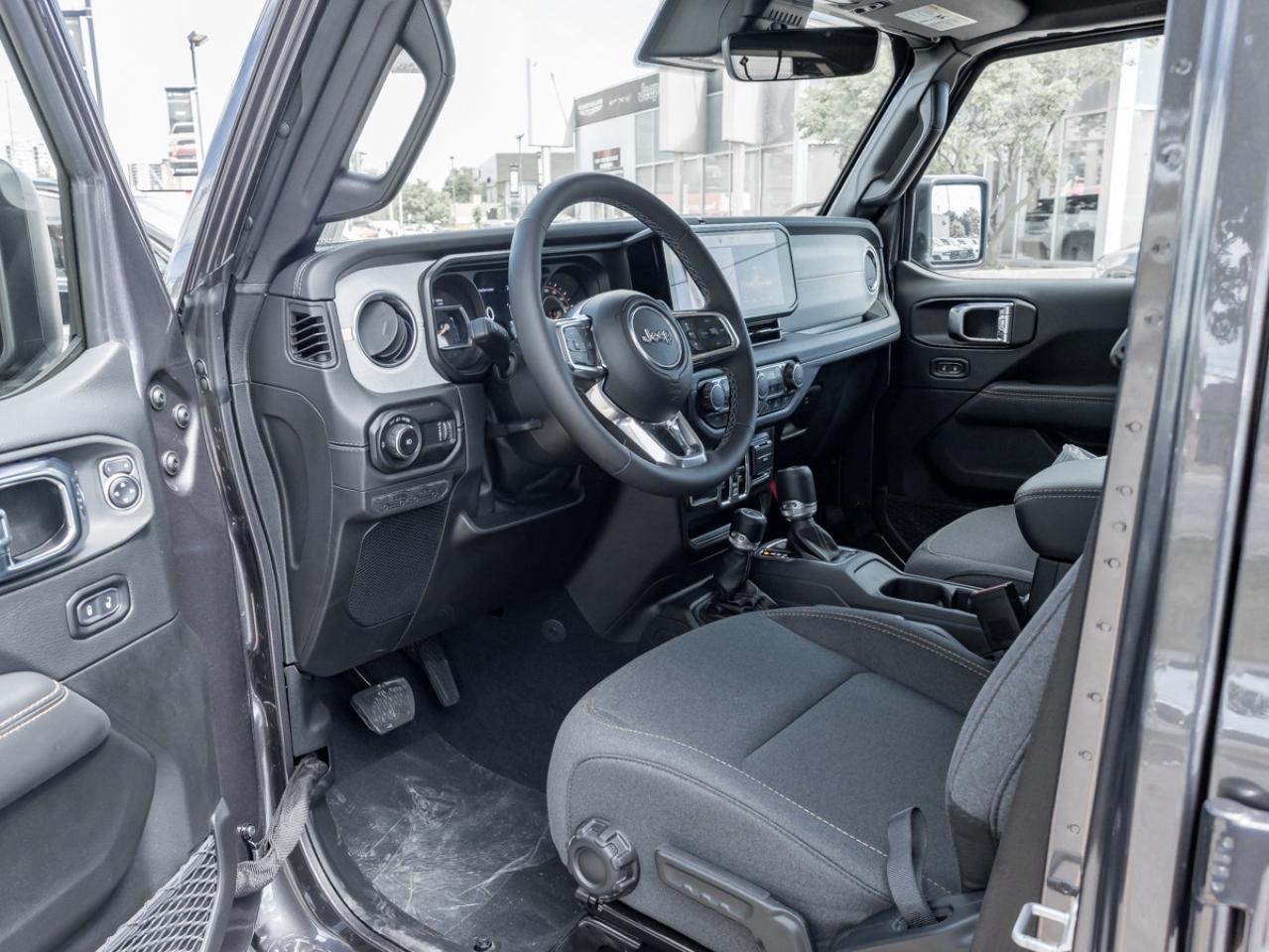 2025 Jeep Wrangler 4-Door SAHARA Photo