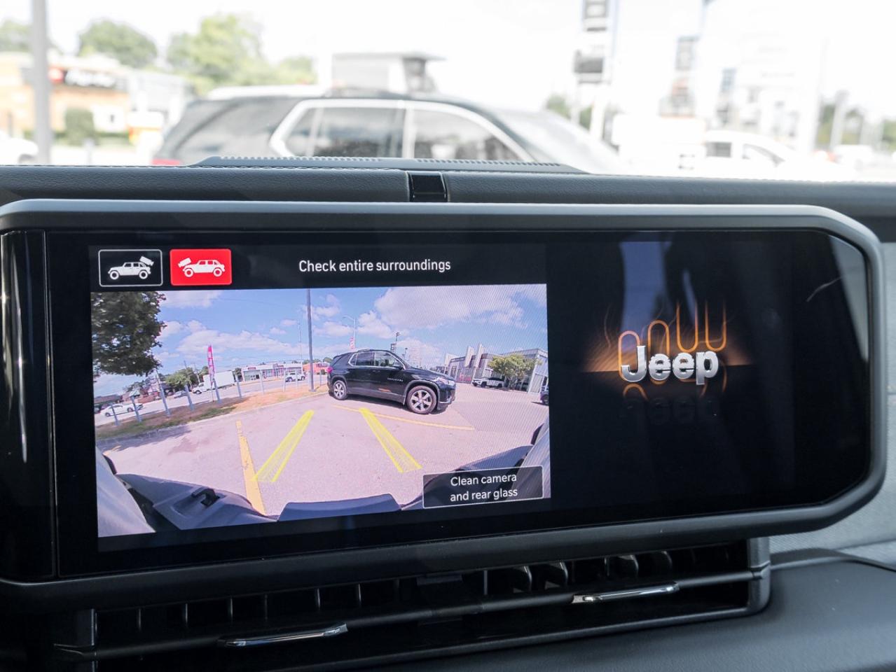 2025 Jeep Wrangler 4-Door SAHARA Photo