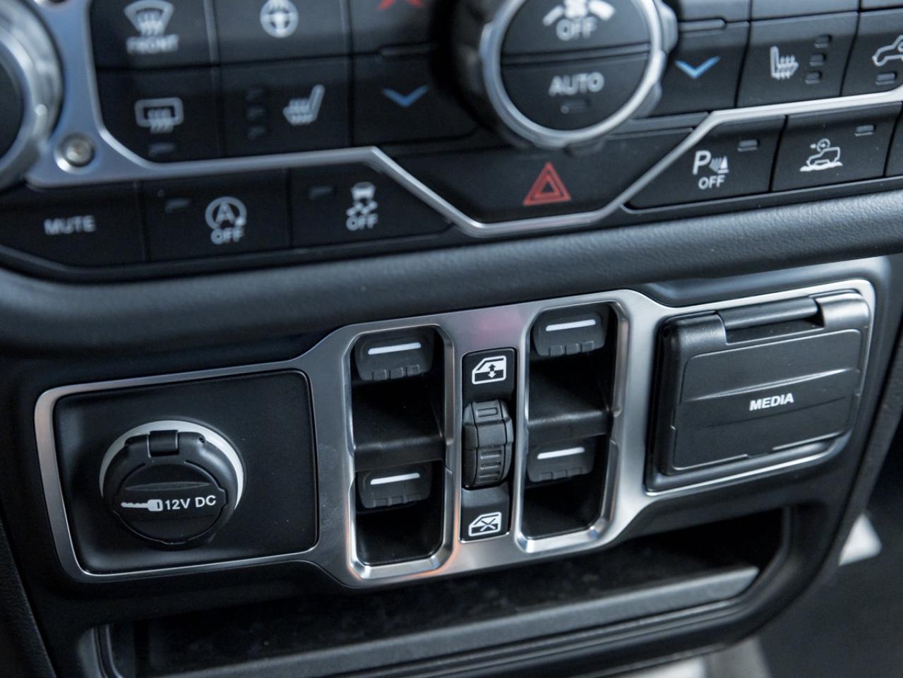 2025 Jeep Wrangler 4-Door SAHARA Photo