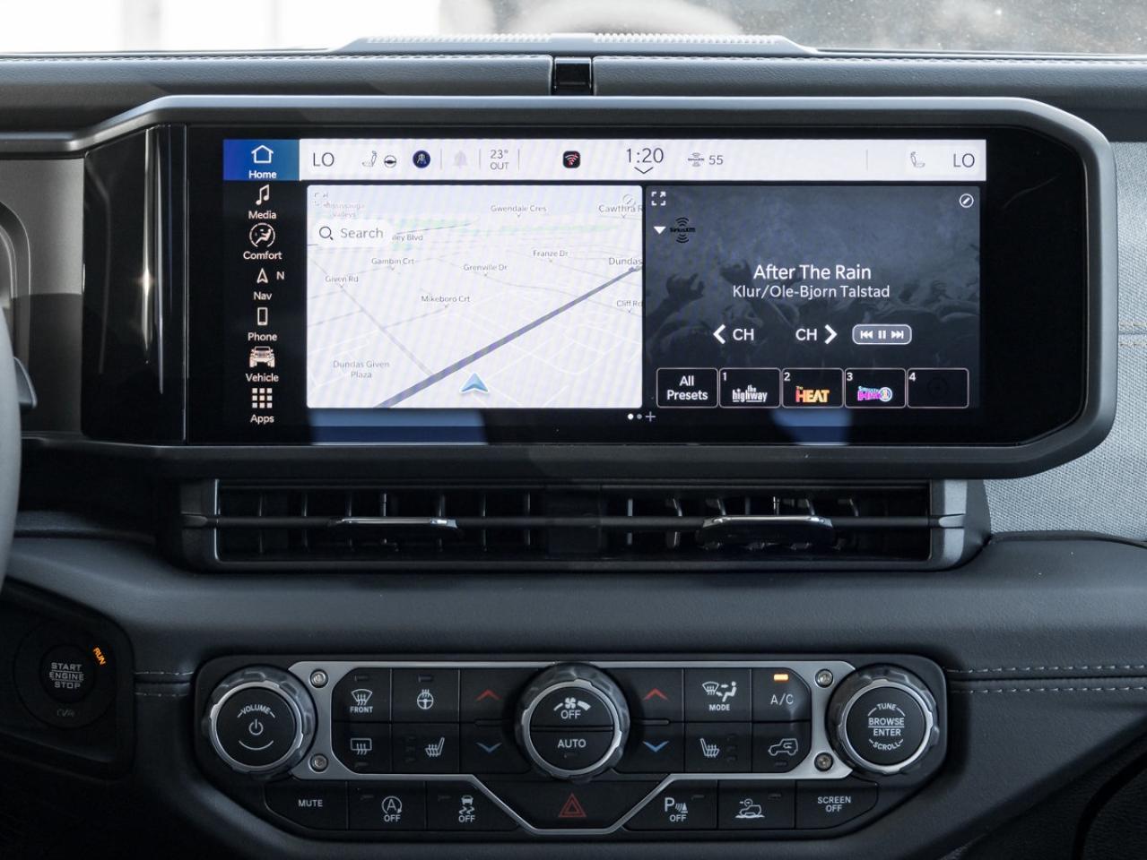 2025 Jeep Wrangler 4-Door SAHARA Photo