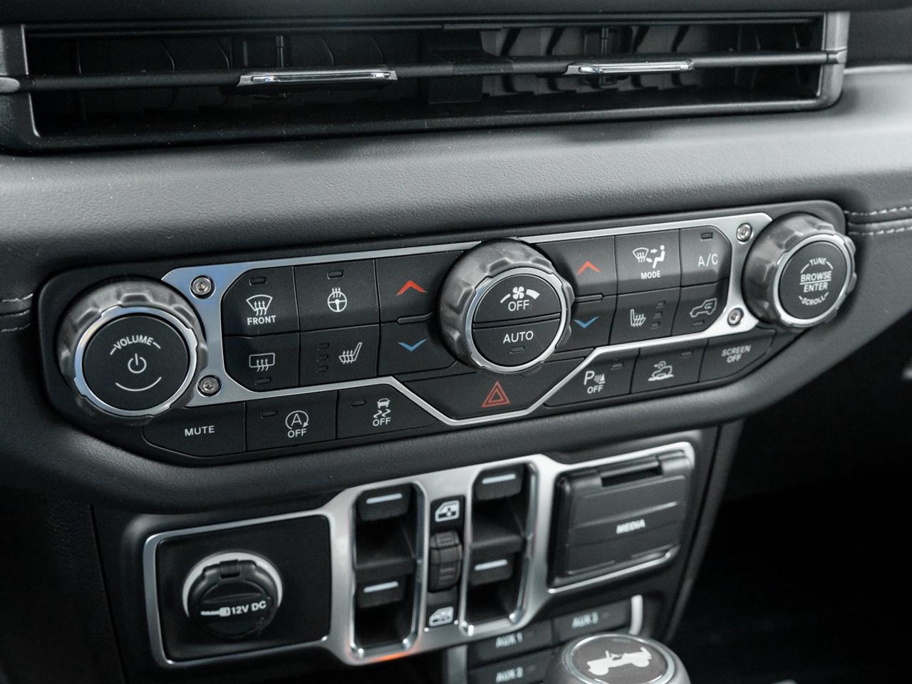 2026 Jeep Wrangler 4-Door SAHARA Photo