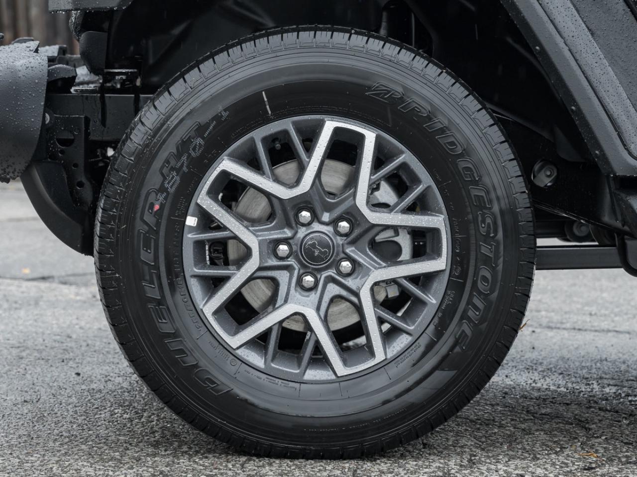 2025 Jeep Wrangler 4-Door SAHARA Photo3