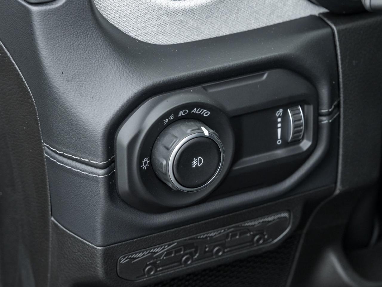 2025 Jeep Wrangler 4-Door SAHARA Photo