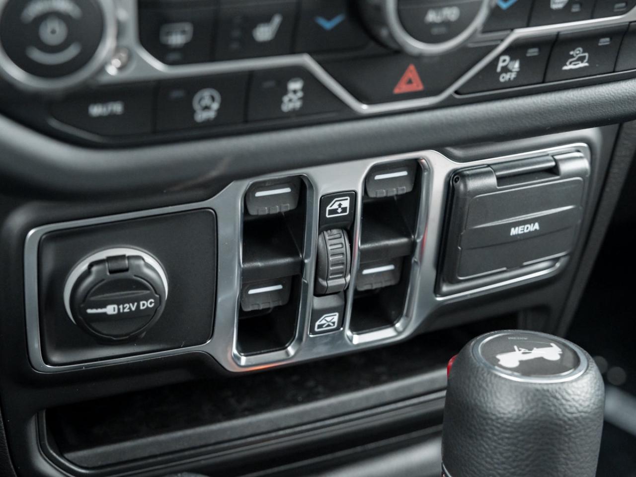 2025 Jeep Wrangler 4-Door SAHARA Photo