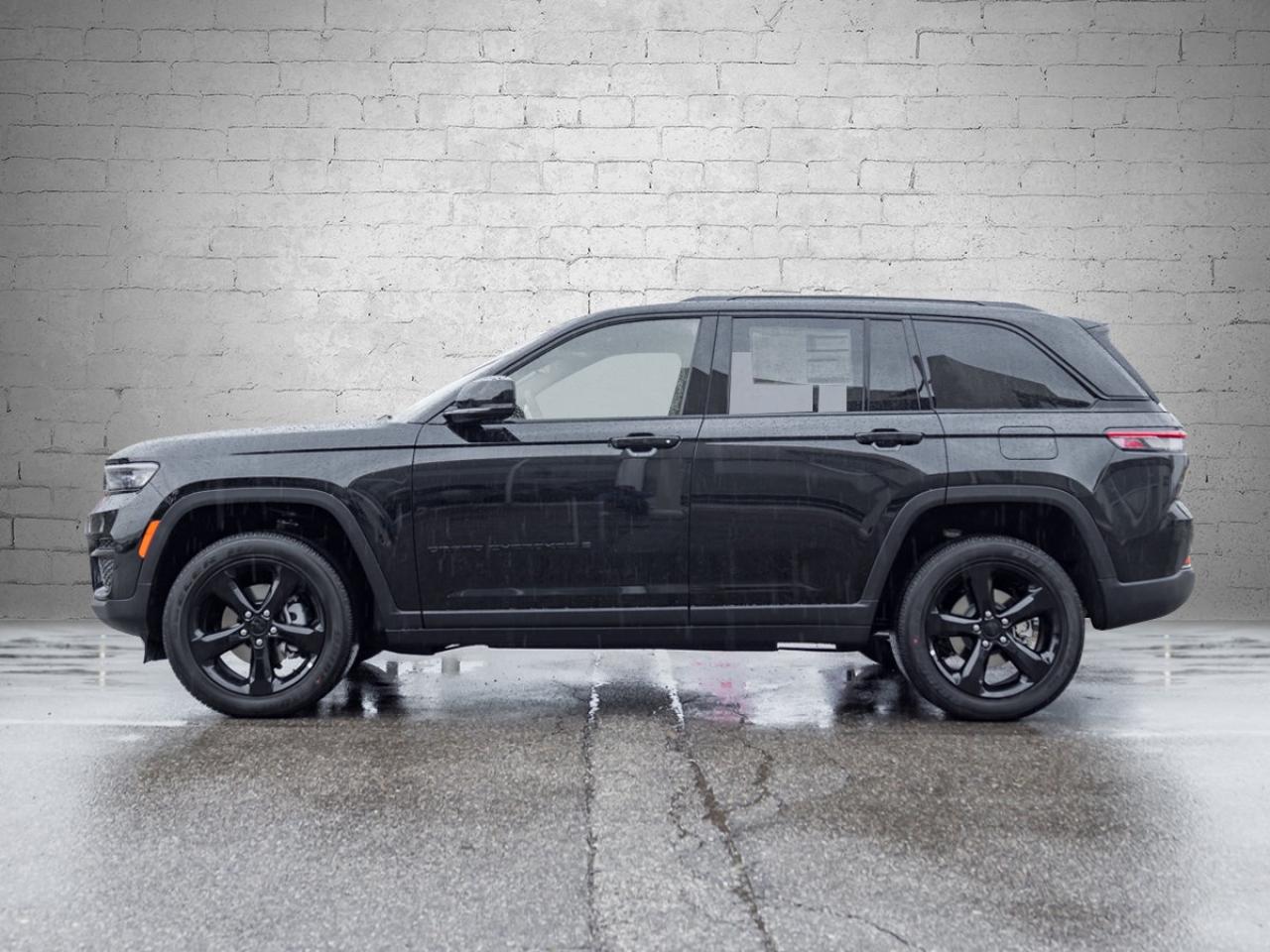 2025 Jeep Grand Cherokee Laredo Altitude Photo