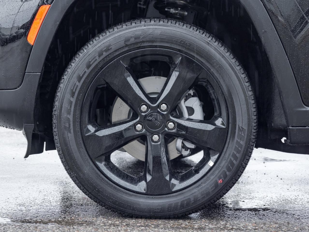 2025 Jeep Grand Cherokee Laredo Altitude Photo3