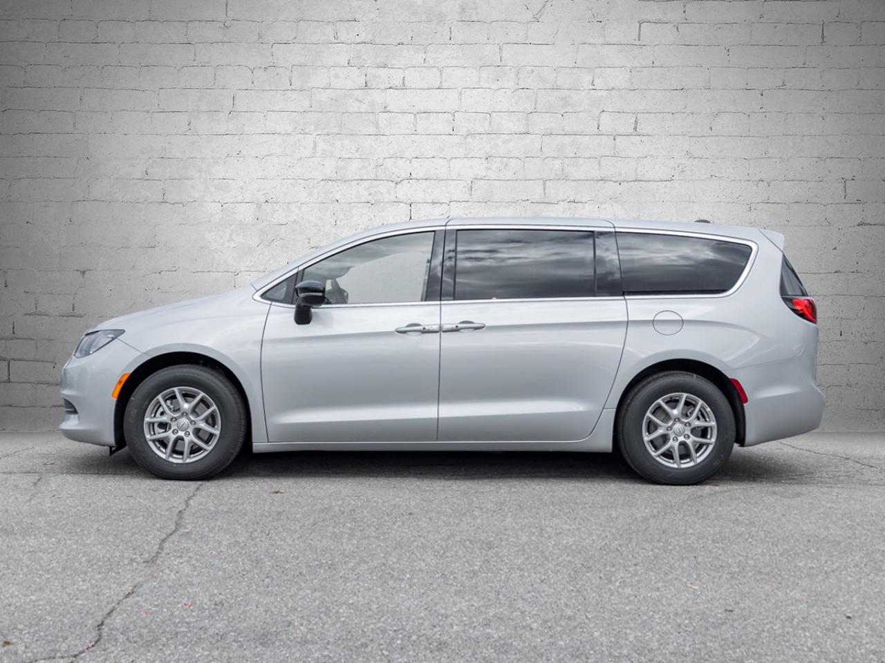 2026 Chrysler Grand Caravan SXT Photo2