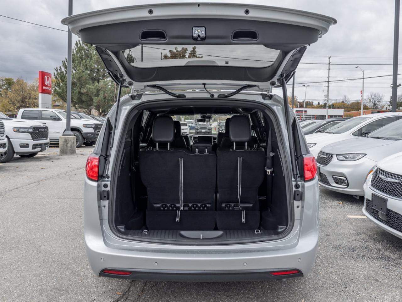 2026 Chrysler Grand Caravan SXT Photo