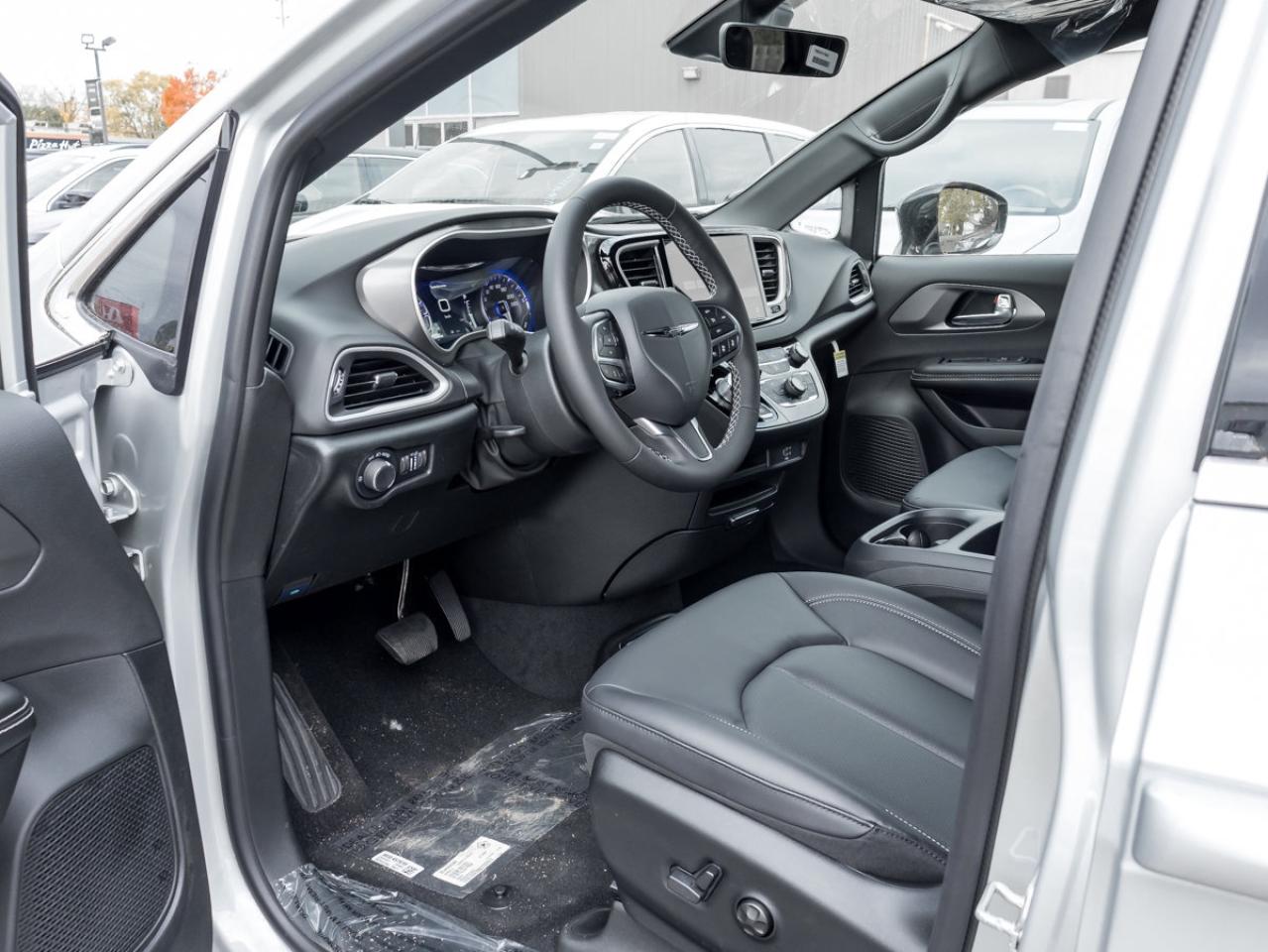 2026 Chrysler Grand Caravan SXT Photo