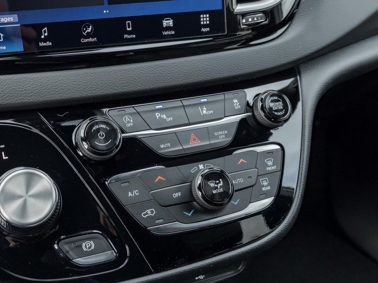 2026 Chrysler Grand Caravan SXT Photo