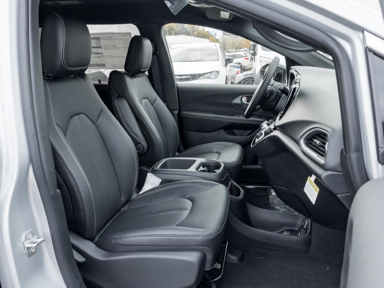 2026 Chrysler Grand Caravan SXT Photo