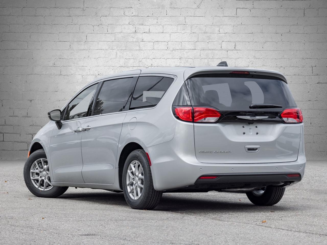 2026 Chrysler Grand Caravan SXT Photo4