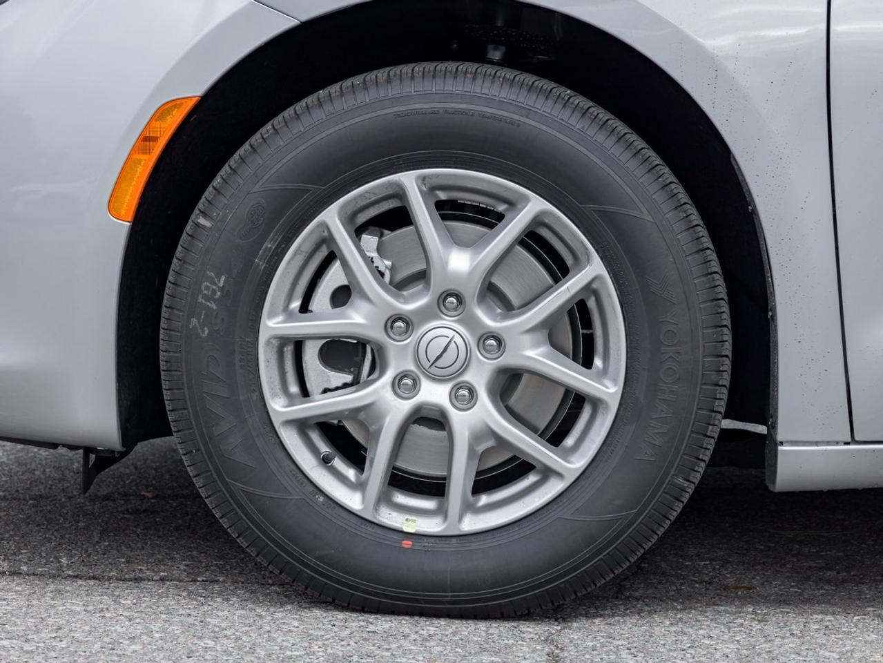 2026 Chrysler Grand Caravan SXT Photo3