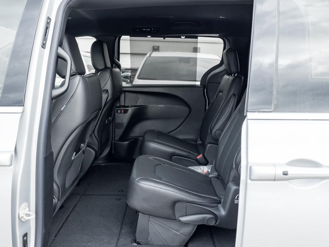 2026 Chrysler Grand Caravan SXT Photo
