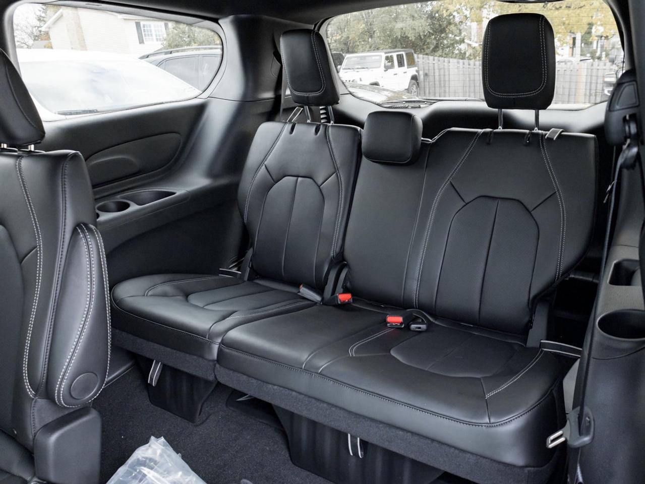 2026 Chrysler Grand Caravan SXT Photo