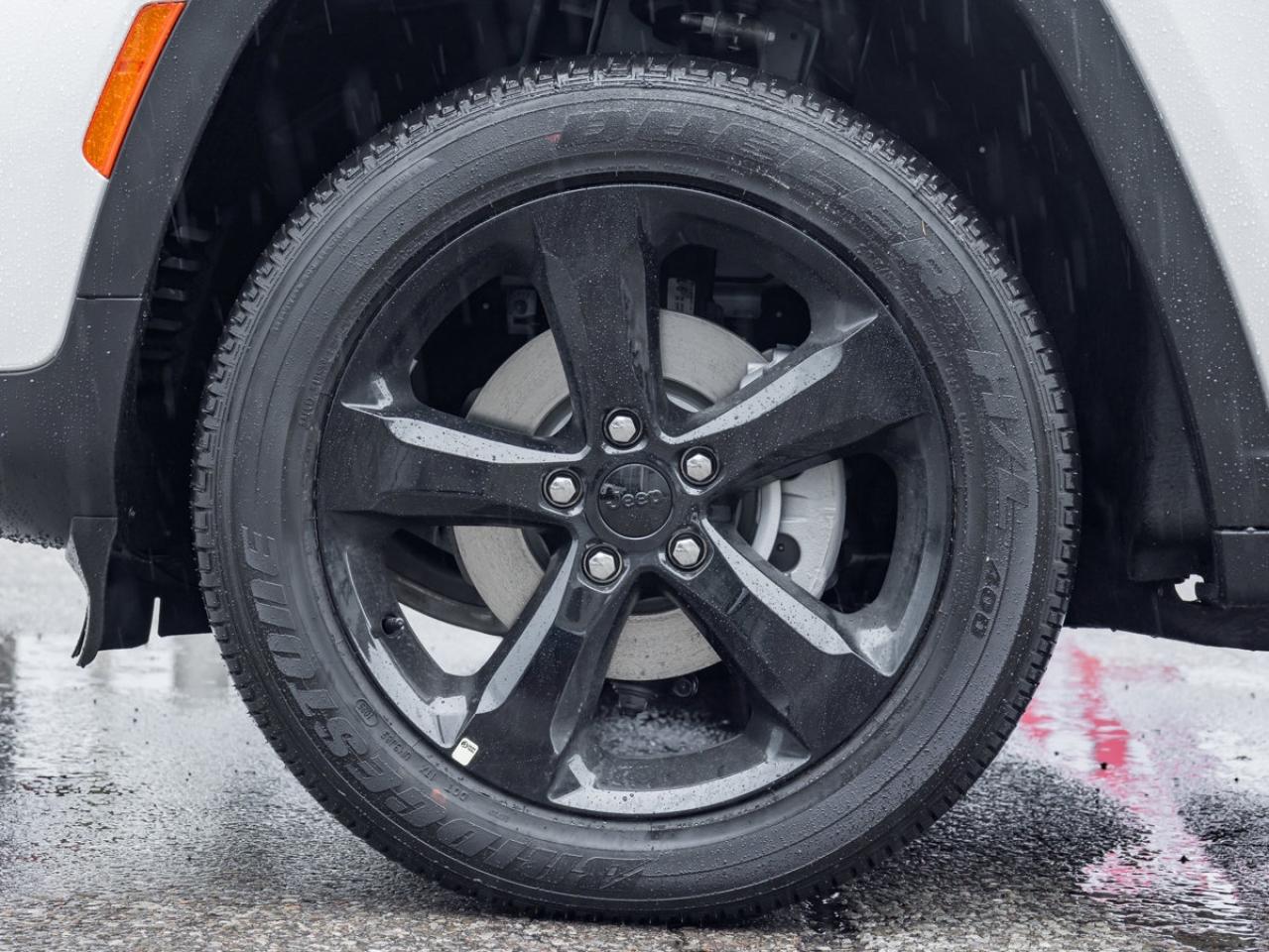 2025 Jeep Grand Cherokee Laredo Altitude Photo3