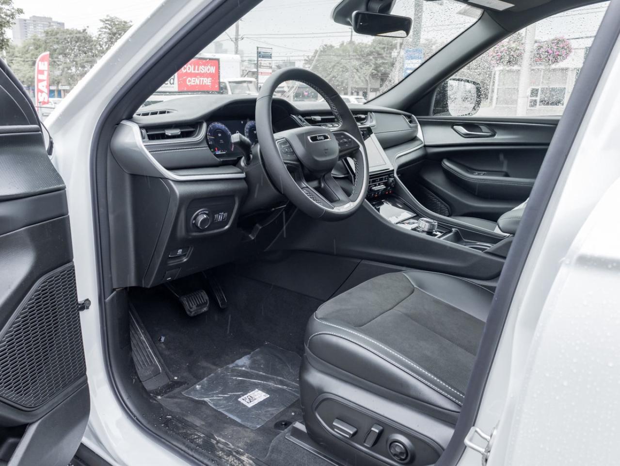 2025 Jeep Grand Cherokee Laredo Altitude Photo