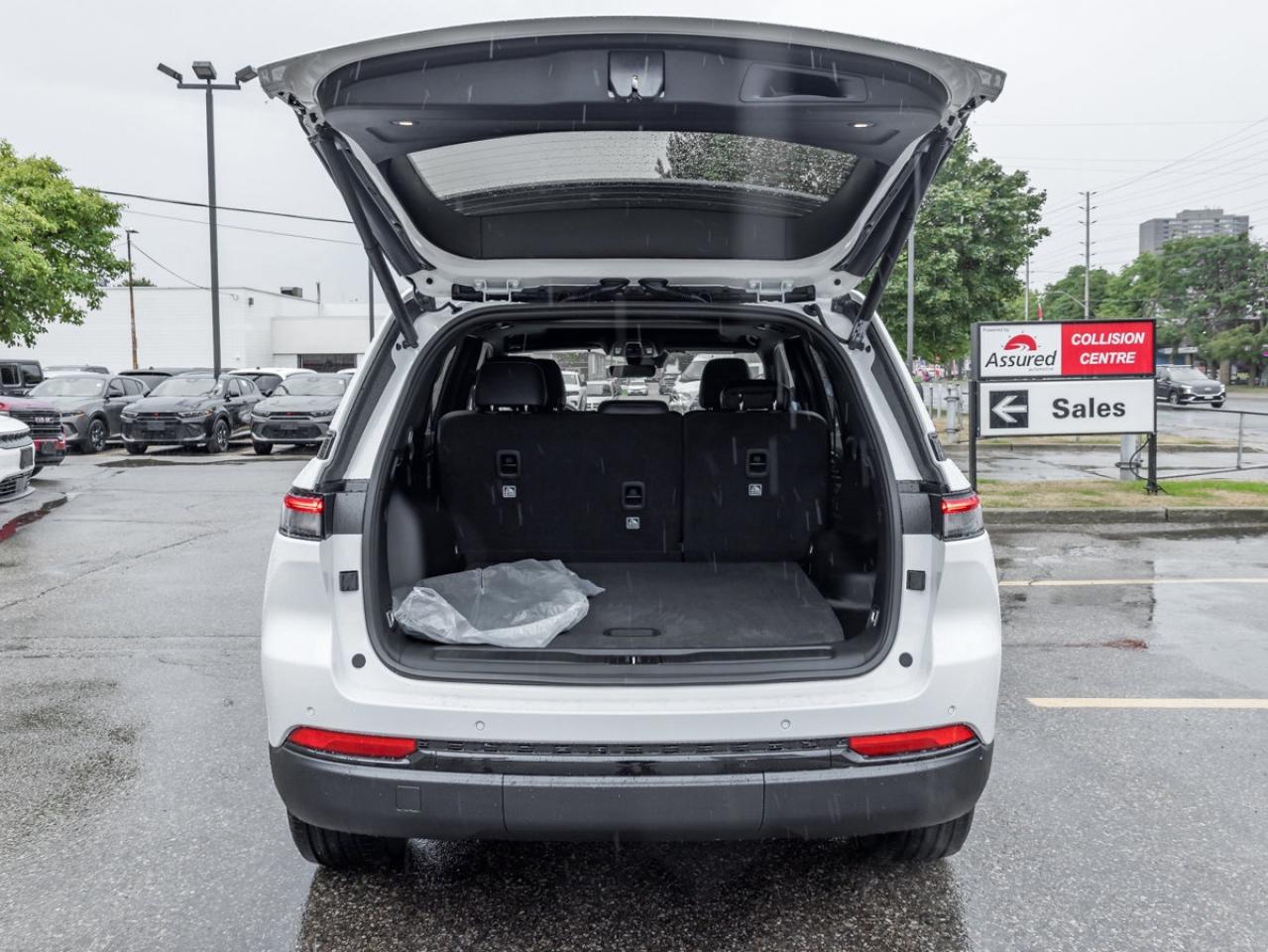 2025 Jeep Grand Cherokee Laredo Altitude Photo