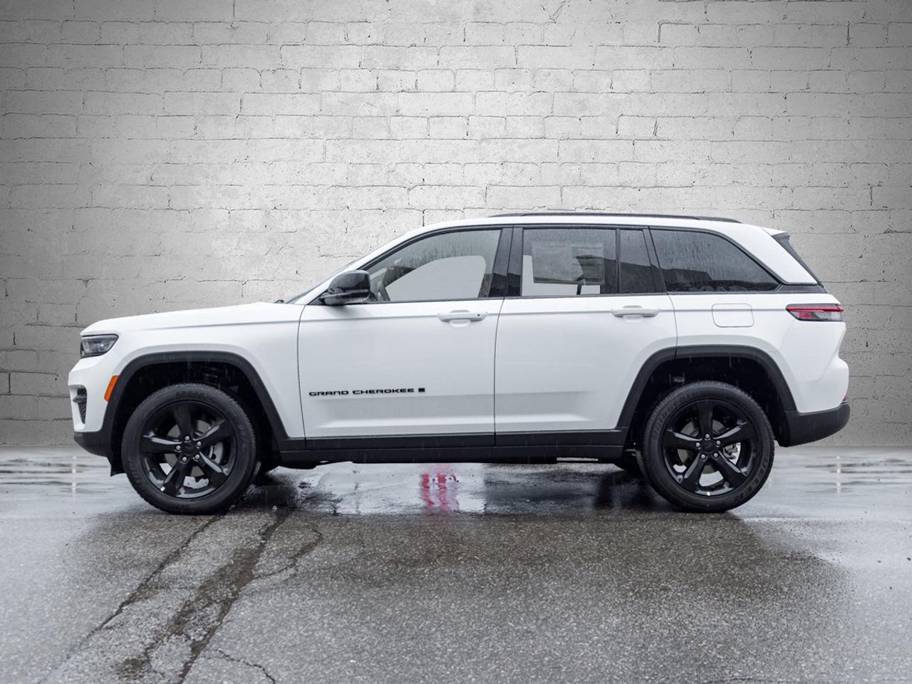 2025 Jeep Grand Cherokee Laredo Altitude Photo2