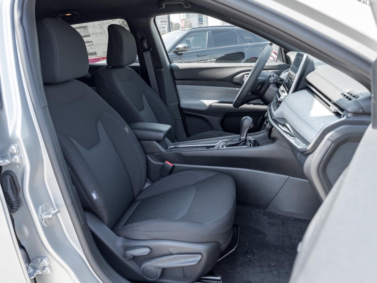 2025 Jeep Compass Sport Photo