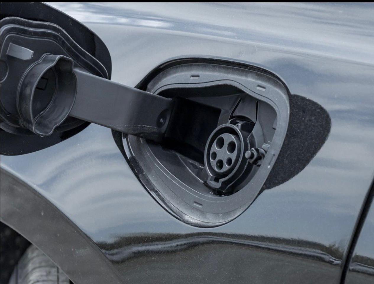 2024 Chrysler Pacifica Hybrid Premium S Appearance 2WD Photo