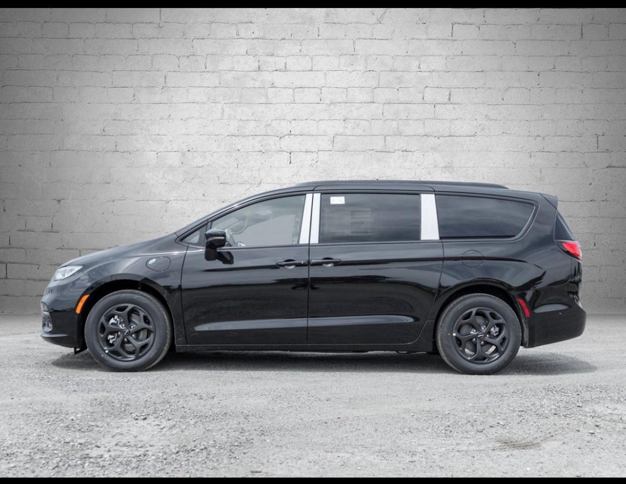 2024 Chrysler Pacifica Hybrid Premium S Appearance 2WD Photo