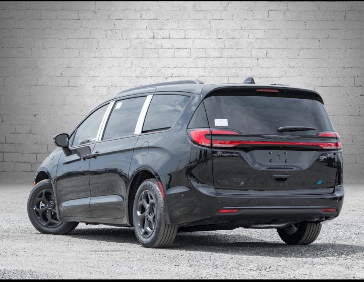 2024 Chrysler Pacifica Hybrid Premium S Appearance 2WD Photo