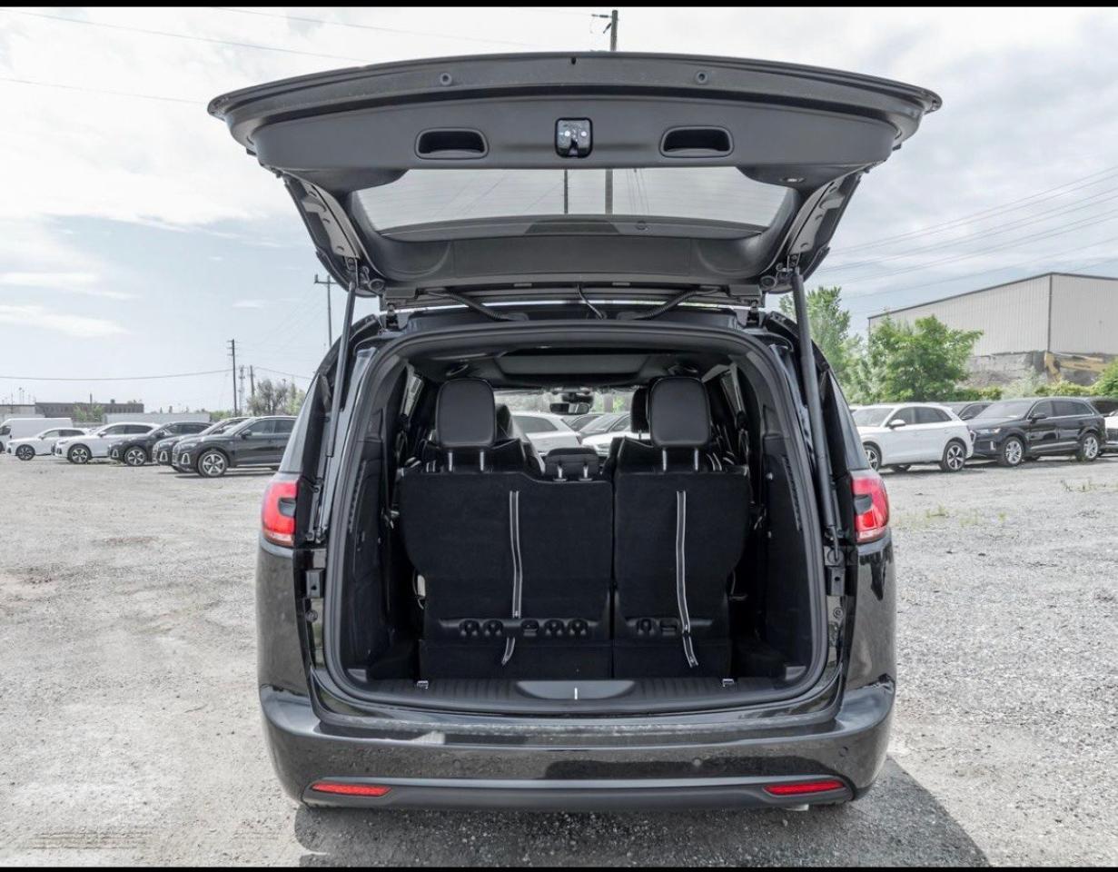 2024 Chrysler Pacifica Hybrid Premium S Appearance 2WD Photo