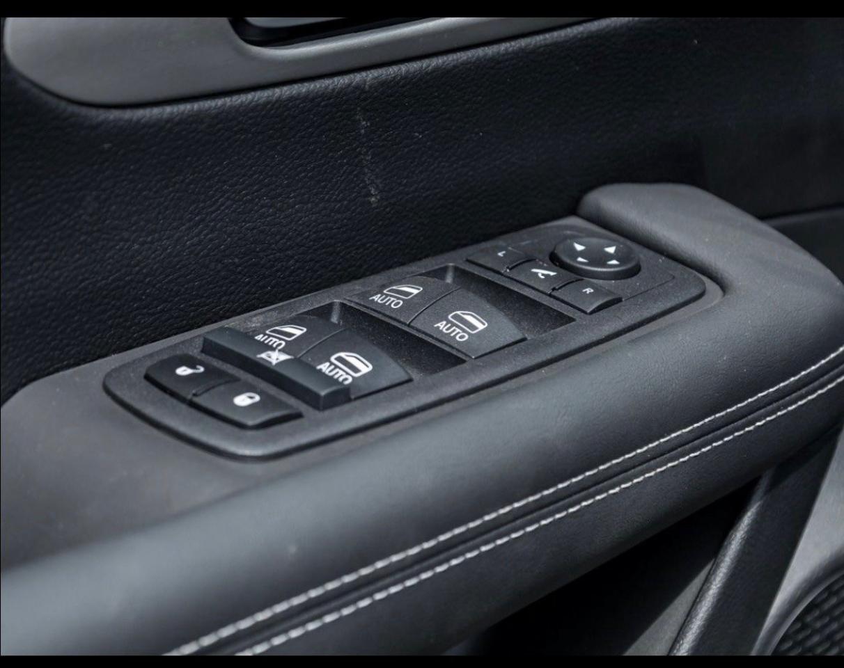 2024 Chrysler Pacifica Hybrid Premium S Appearance 2WD Photo