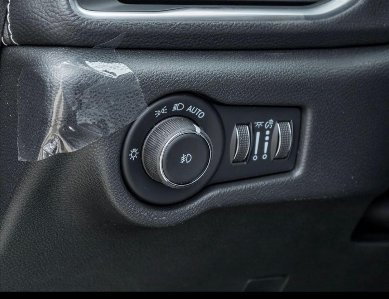 2024 Chrysler Pacifica Hybrid Premium S Appearance 2WD Photo