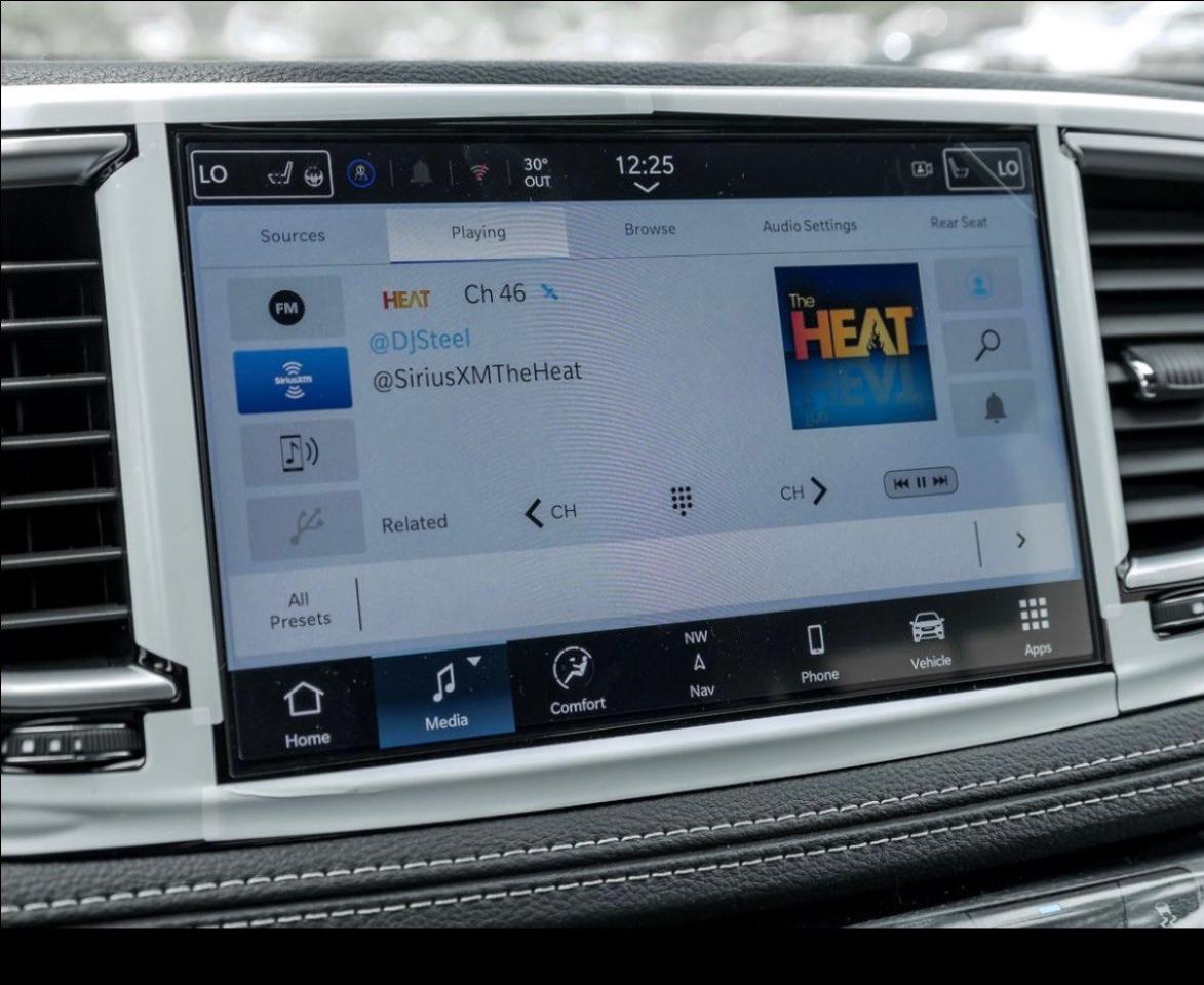 2024 Chrysler Pacifica Hybrid Premium S Appearance 2WD Photo