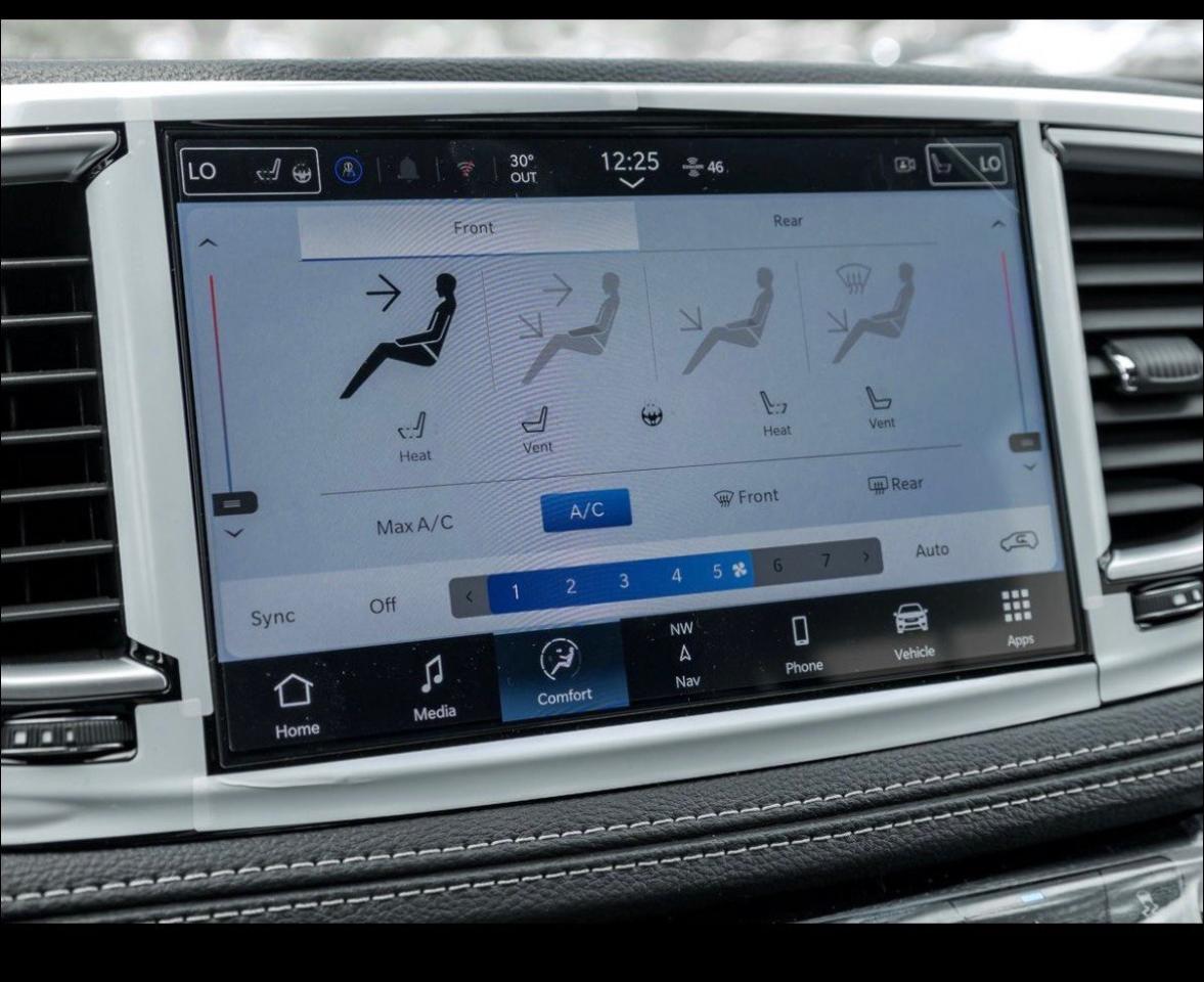 2024 Chrysler Pacifica Hybrid Premium S Appearance 2WD Photo