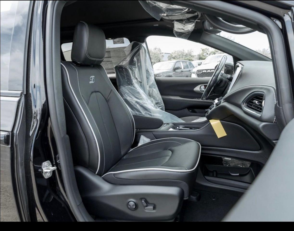 2024 Chrysler Pacifica Hybrid Premium S Appearance 2WD Photo