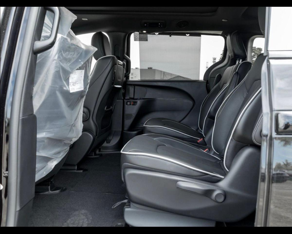 2024 Chrysler Pacifica Hybrid Premium S Appearance 2WD Photo