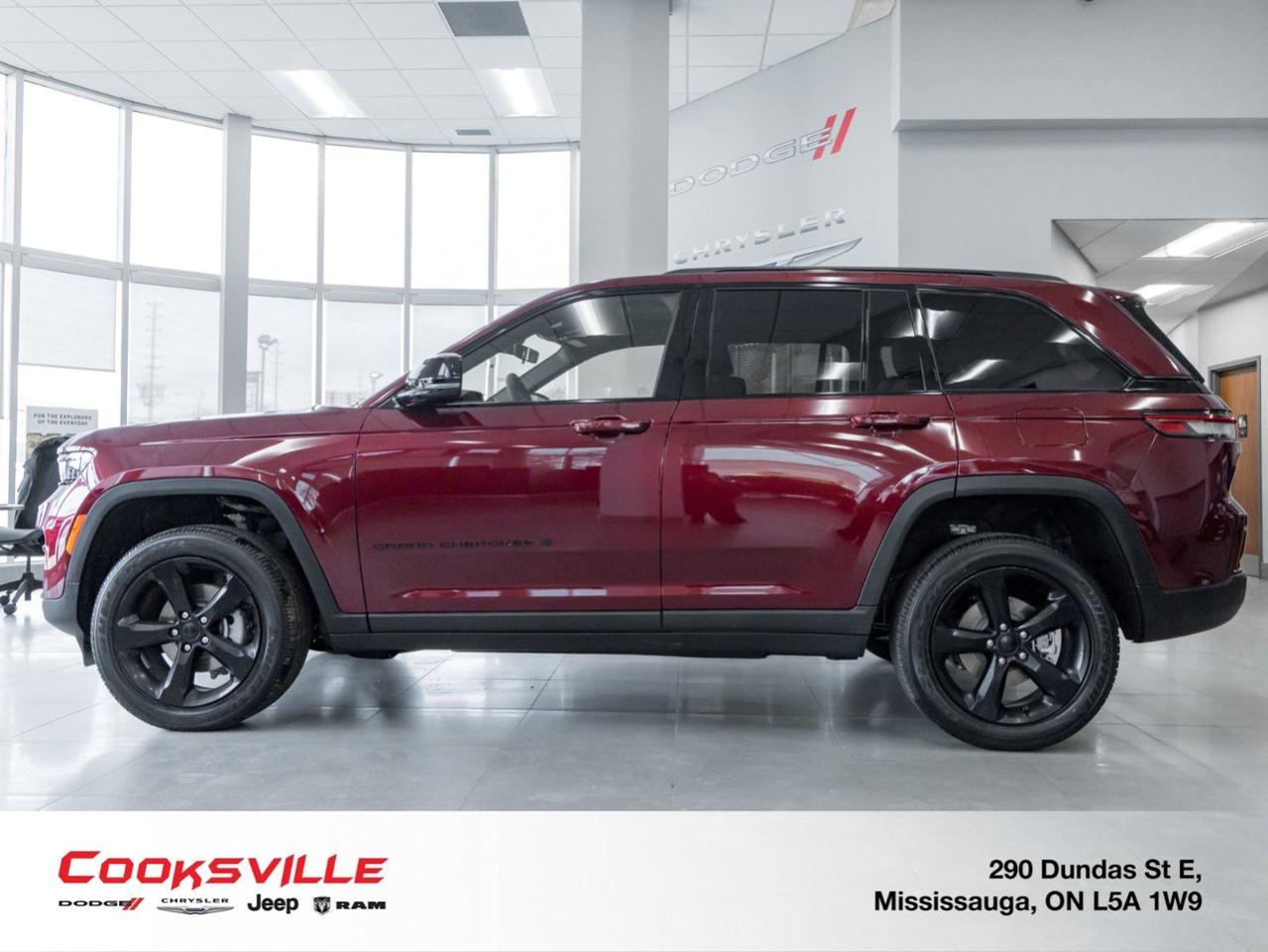 2025 Jeep Grand Cherokee Laredo Altitude Photo3