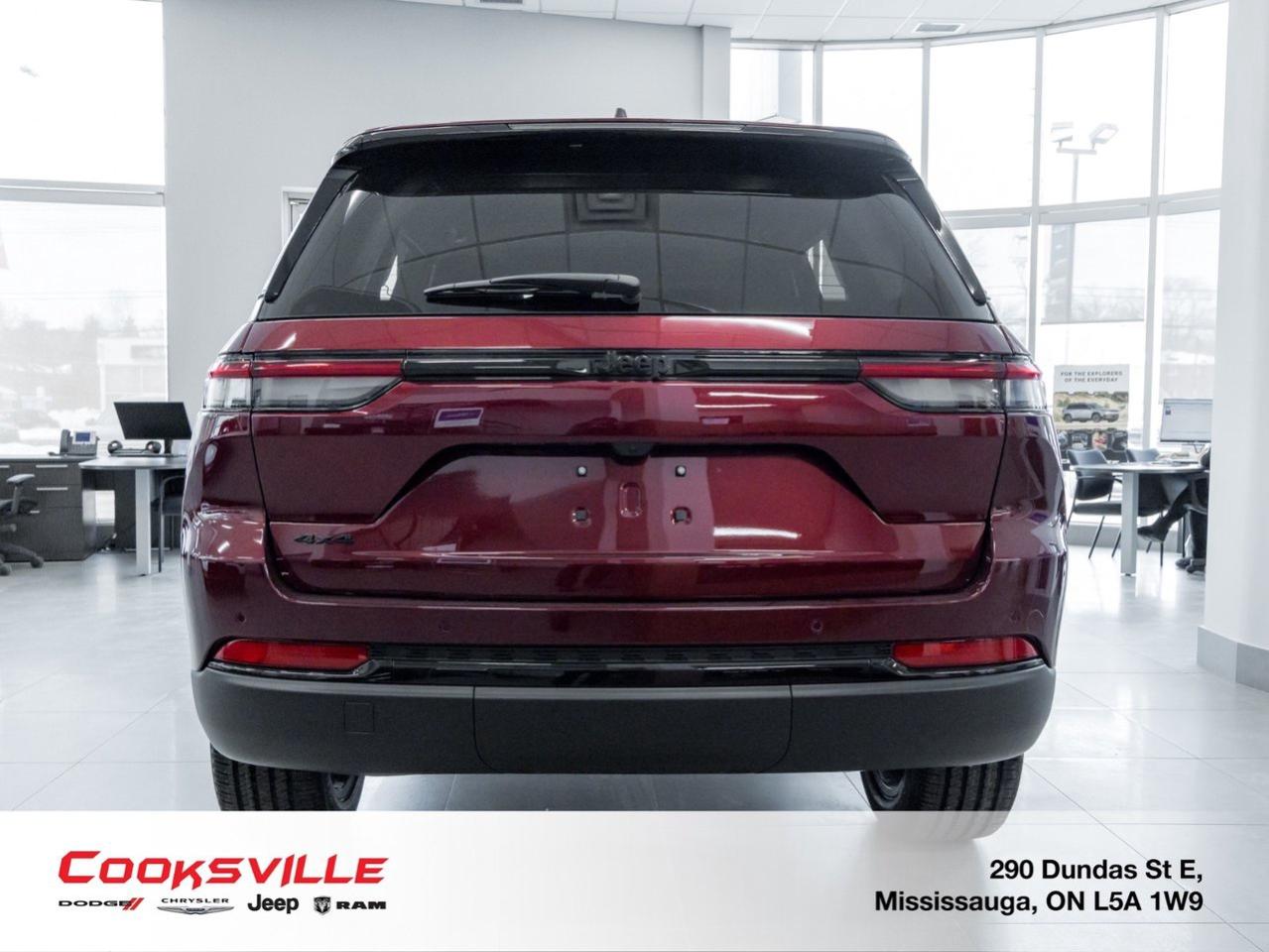 2025 Jeep Grand Cherokee Laredo Altitude Photo