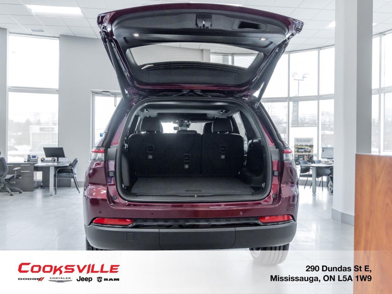 2025 Jeep Grand Cherokee Laredo Altitude Photo