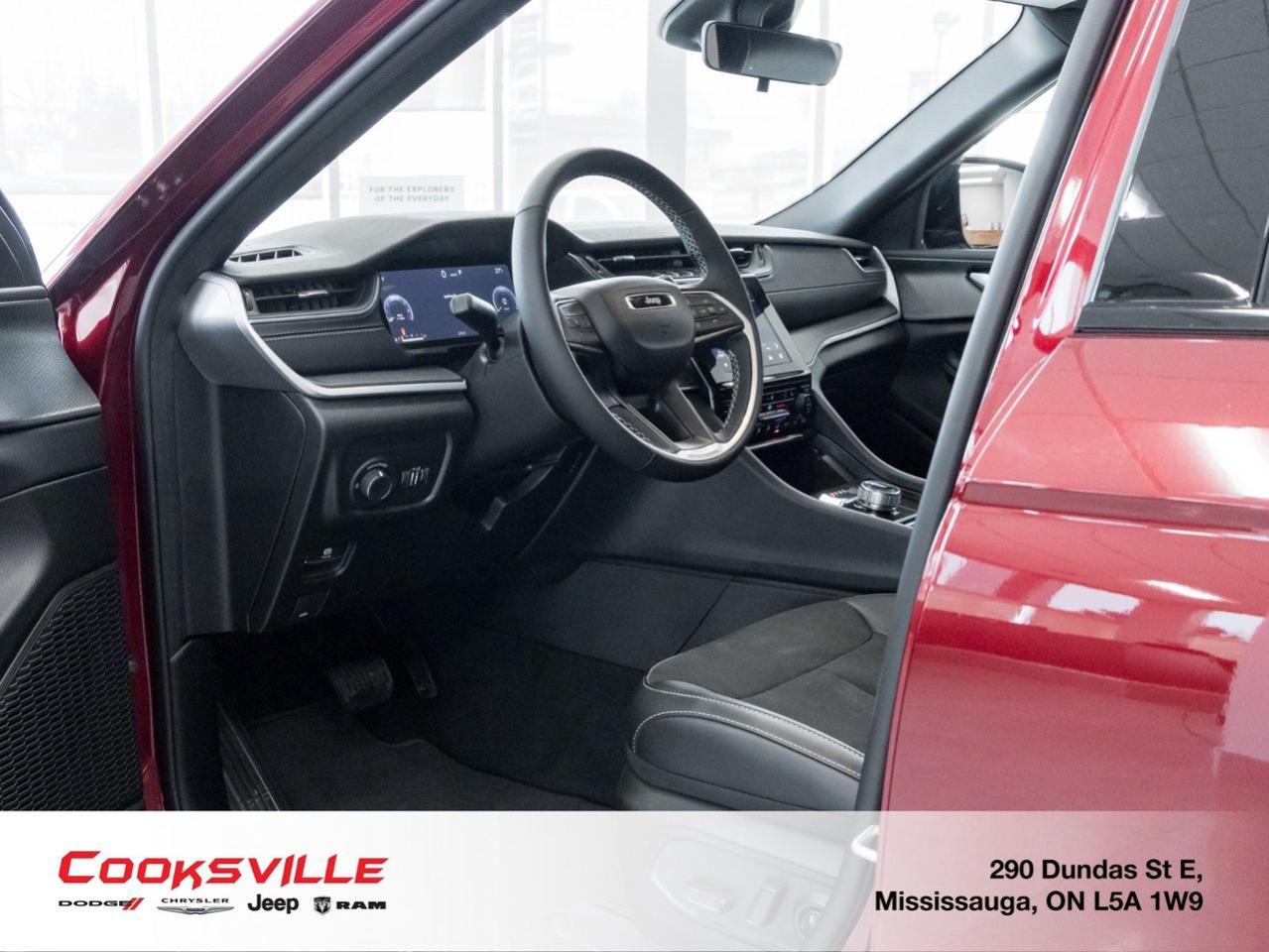 2025 Jeep Grand Cherokee Laredo Altitude Photo