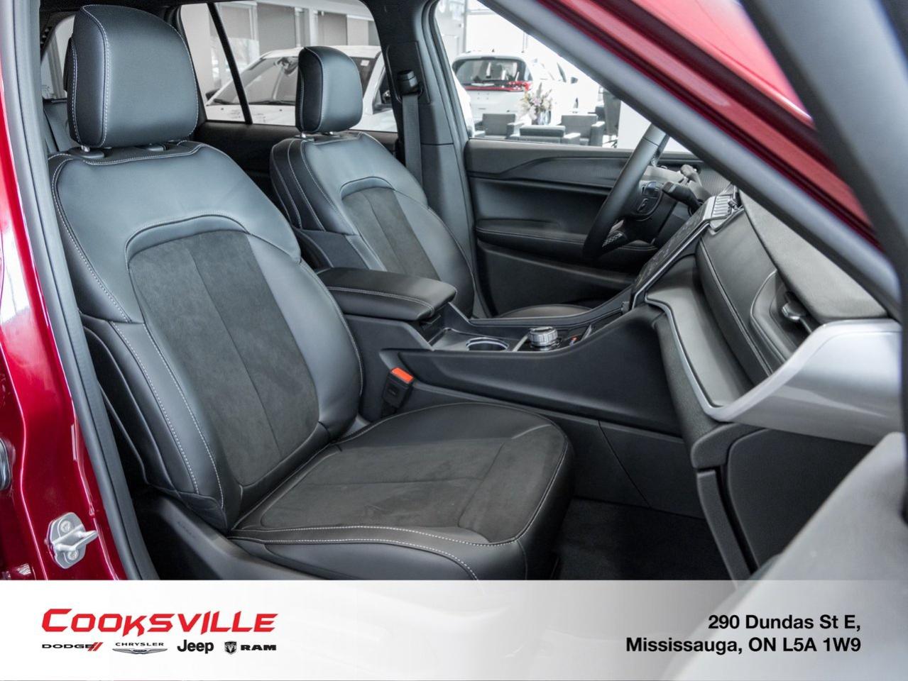 2025 Jeep Grand Cherokee Laredo Altitude Photo