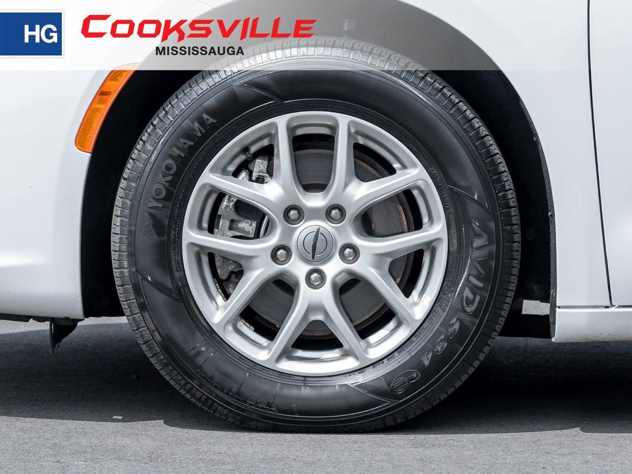 2024 Chrysler Pacifica TOURING-L FWD Photo3