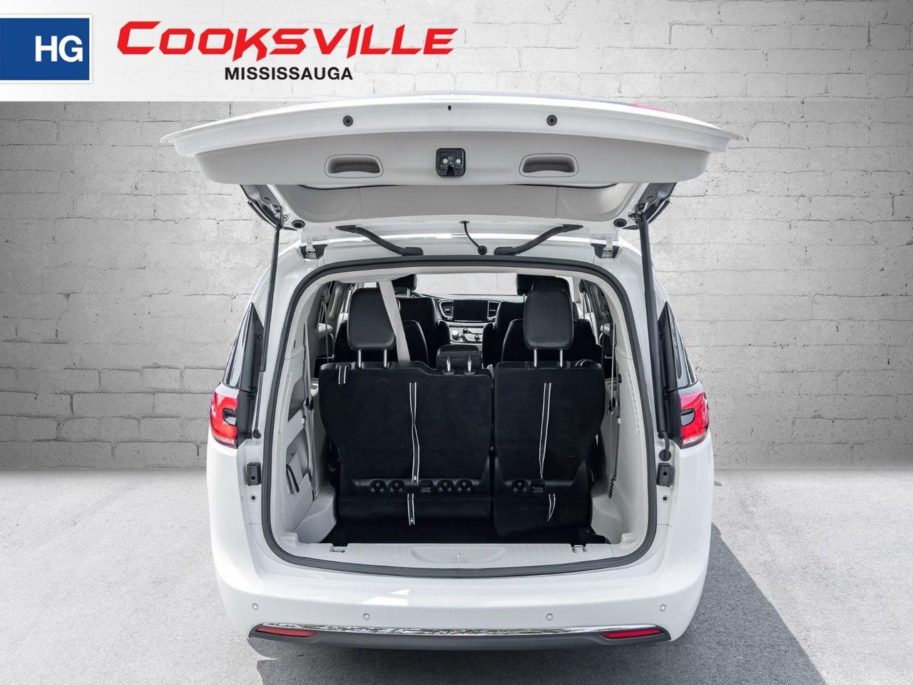 2024 Chrysler Pacifica TOURING-L FWD Photo