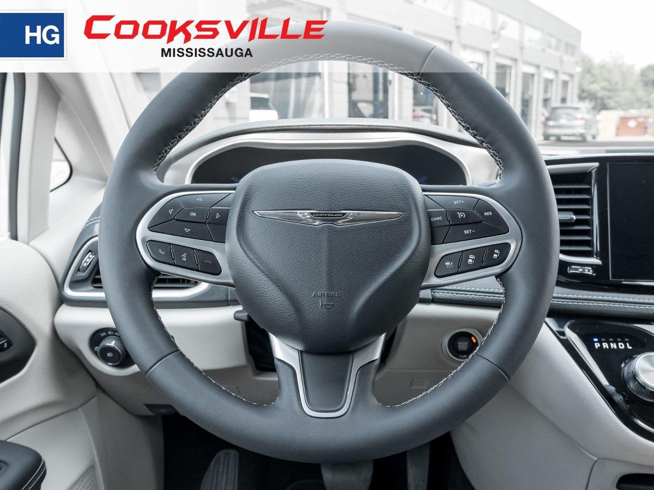 2024 Chrysler Pacifica TOURING-L FWD Photo