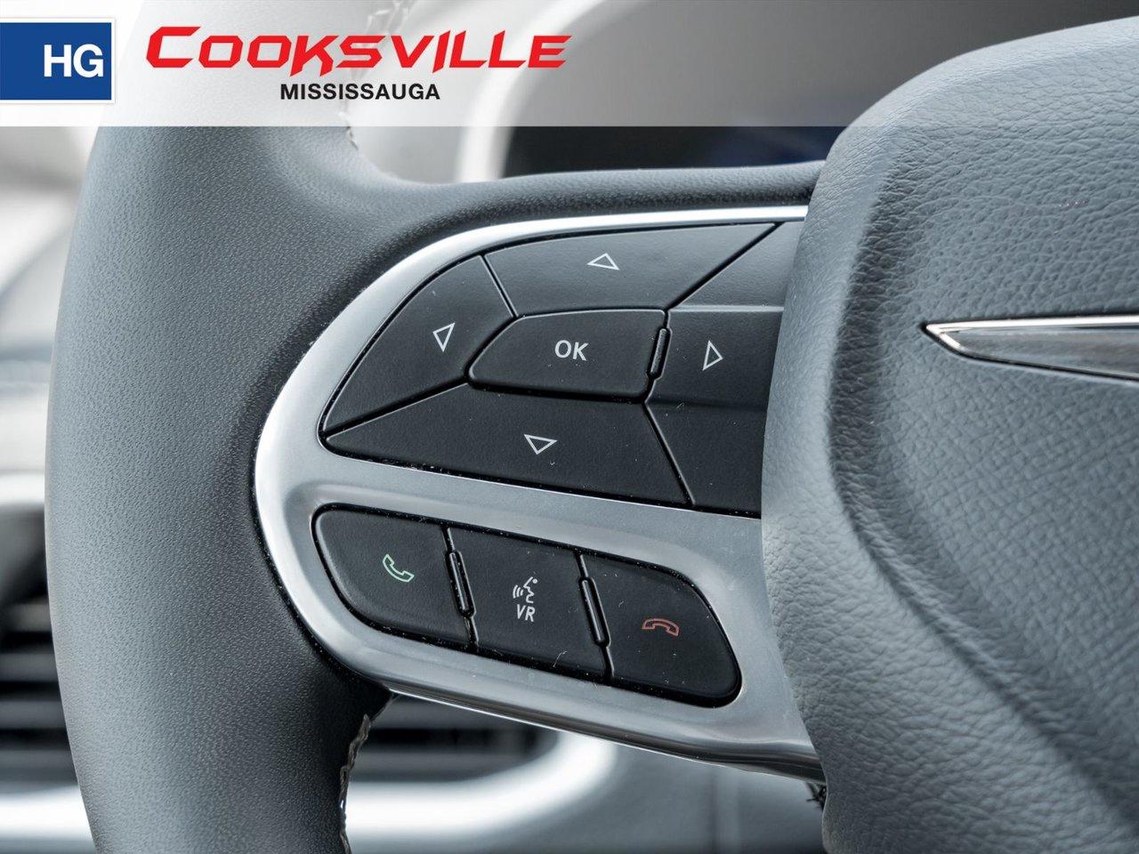 2024 Chrysler Pacifica TOURING-L FWD Photo