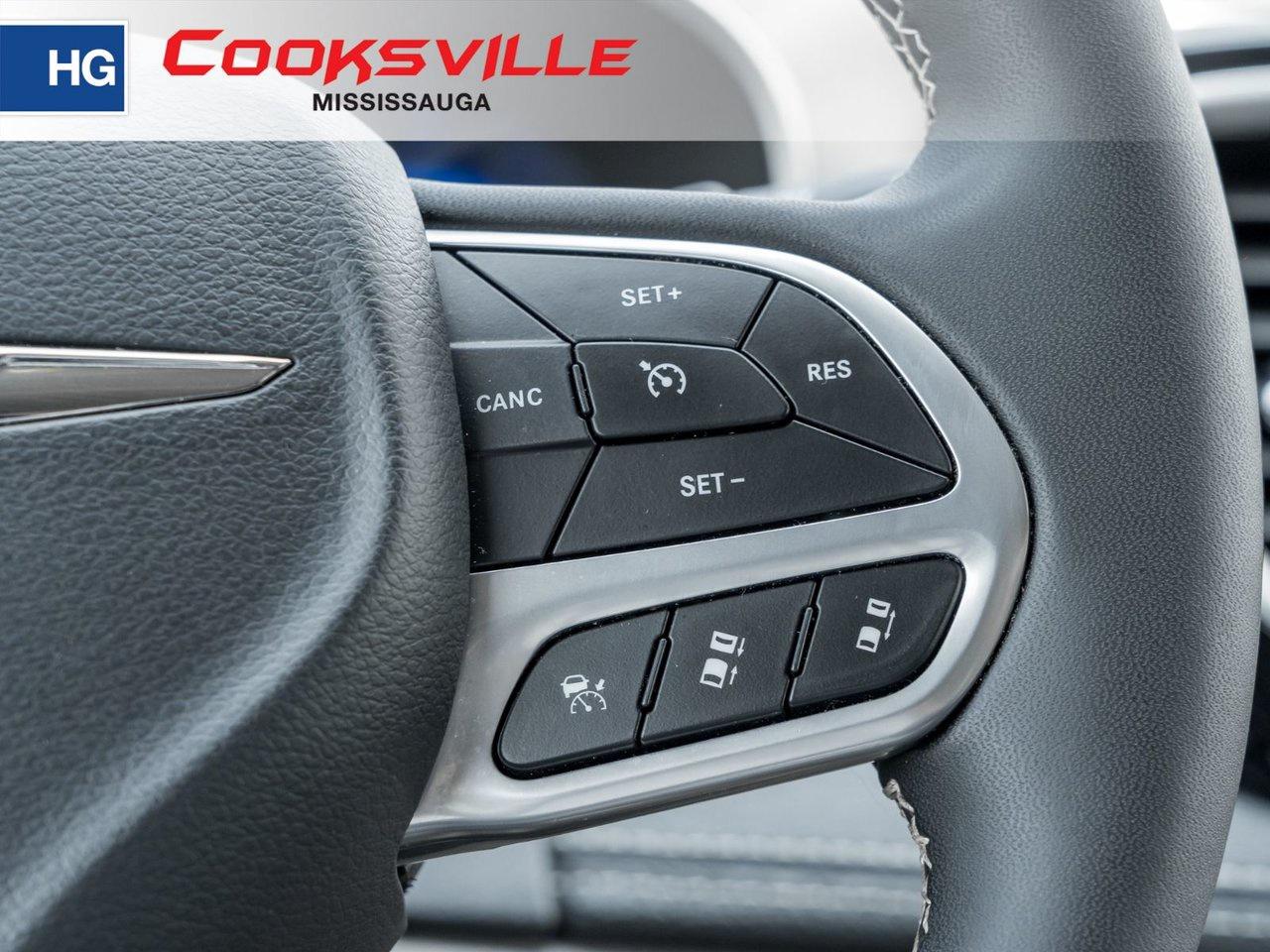 2024 Chrysler Pacifica TOURING-L FWD Photo