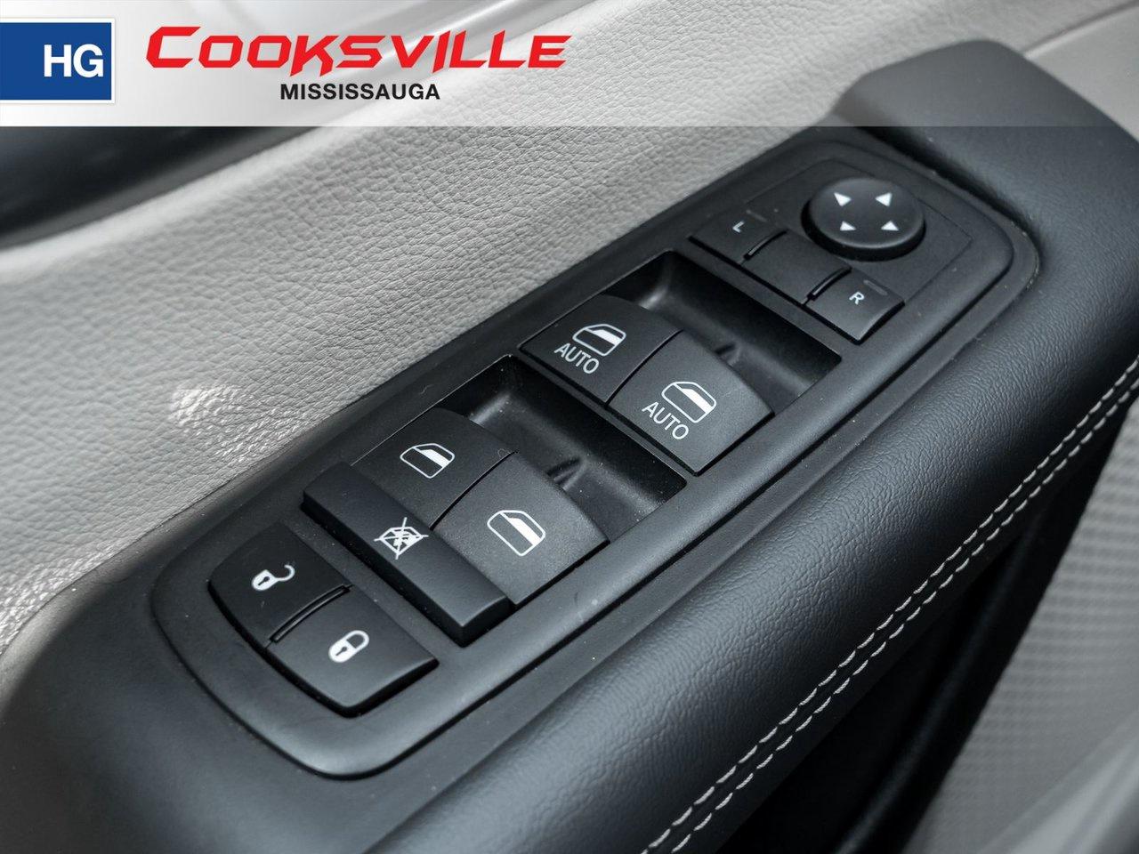 2024 Chrysler Pacifica TOURING-L FWD Photo