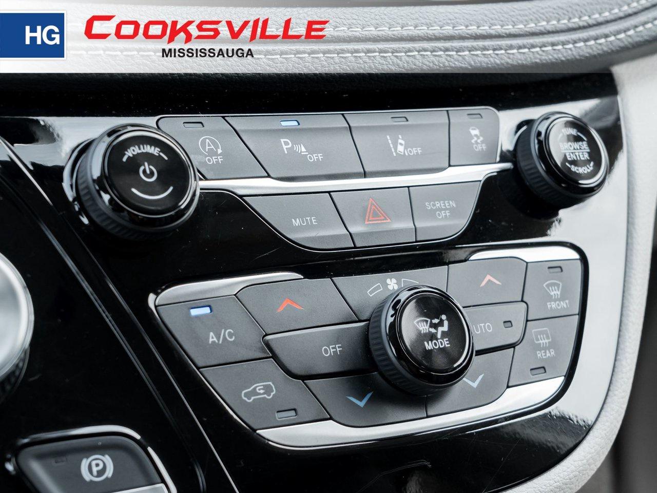 2024 Chrysler Pacifica TOURING-L FWD Photo